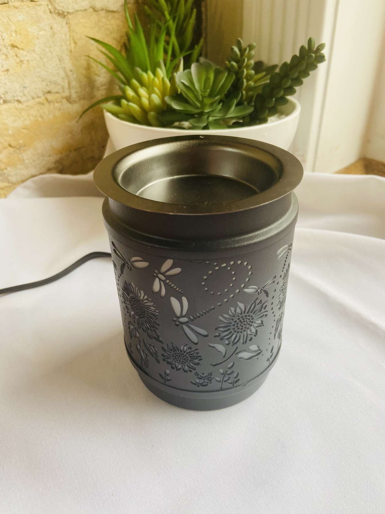 Color change wax melter